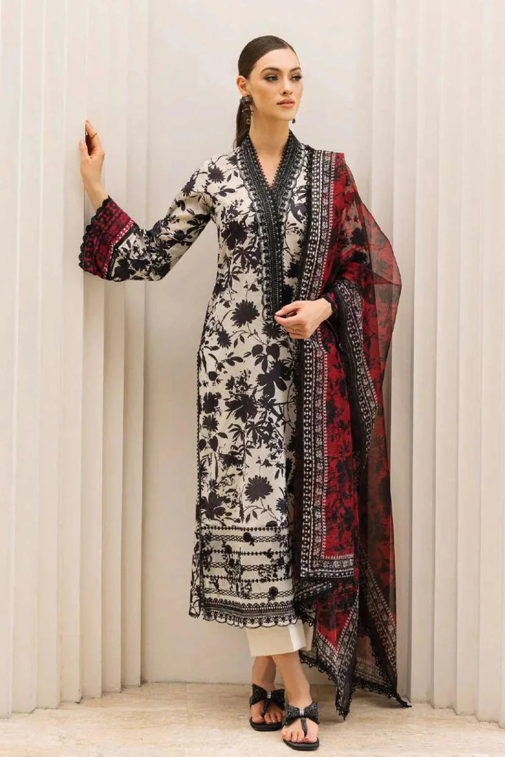 ZAINAB CHOTTANI 3PC KARANDI PRINTED SHIRT WITH KARANDI PRINTED DUAPTTA-816